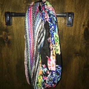 2 SUPER CUTE SCARVES